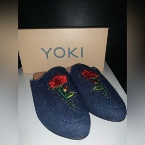 NWT And in box Yoki denim mule flats with rosé‎ embroidery size 7.5